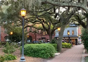 Self-Guided 'Old Squares of Savannah' Solo Walking Tour
