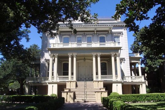 Explore New Orleans' Garden District: Private 2-hour Walking Tour