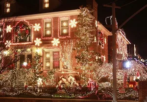 Tour Dyker Heights and Christmas Lights