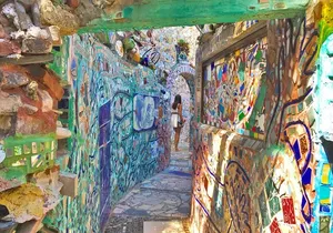 Philadelphia Murals and Street Art Tour with Magic Gardens