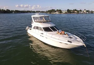 52' Yacht Rental in Miami Beach with Experienced Captain