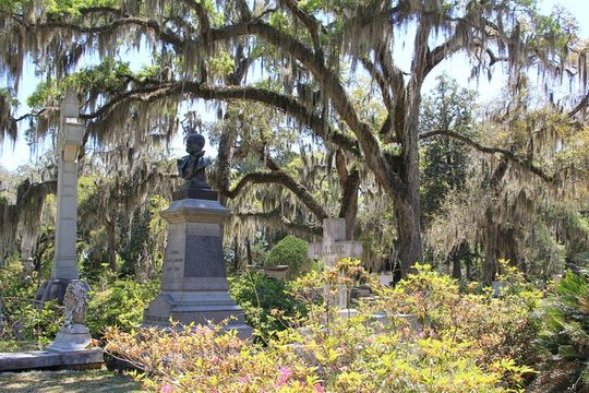 A Walk Through The Book "Midnight in the Garden of Good and Evil"