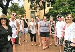 Savannah Stroll: Guided Sightseeing & History Walking Tour of Savannah