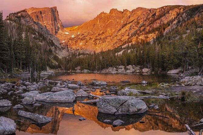 Sunrise photo hike to Dream and Emerald Lakes
