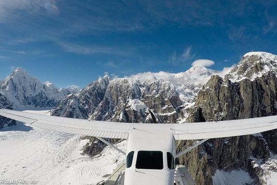 Small-Group Flight Denali National Park Tour with Guided Hike