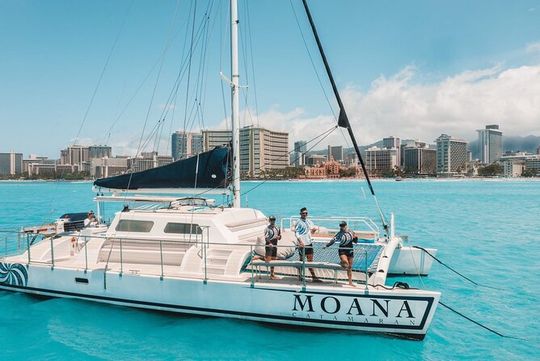 Moana’s Swim’n’Sail Cocktail Cruise Along the Waikiki Coast