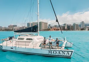 Moana’s Swim’n’Sail Cocktail Cruise Along the Waikiki Coast