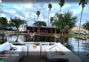 Pontoon Pub Crawl, 5 Lakeside Pubs and Restaurants Visit by Boat