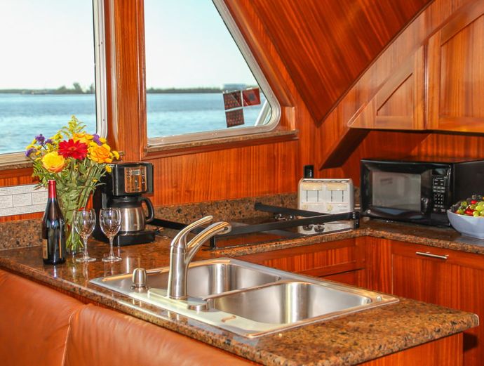 Key West Private Luxury Pro Fishing Yacht Charter Image 5