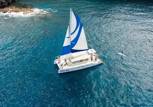 Deluxe Sail & Snorkel to the Captain Cook Monument