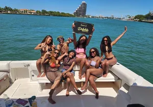 50ft Luxury Yacht Tour in Miami Beach Captain, Champagne & Party!