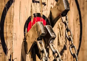 Bundle: 1-Hour Axe Throwing + Escape Room