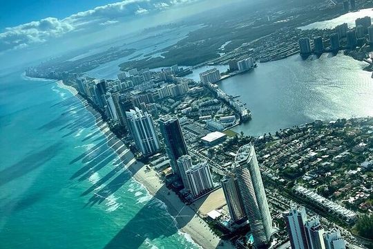 Private 60 Minute Romantic Air Tour with Champagne in Miami