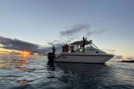 Private Sunset Luxury Cruise of Oahu