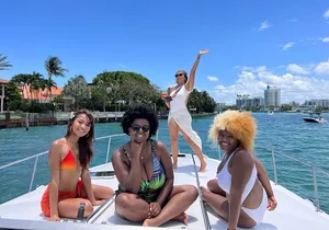 Miami Beach Luxury Yacht Adventure: Explore Stunning Coastline