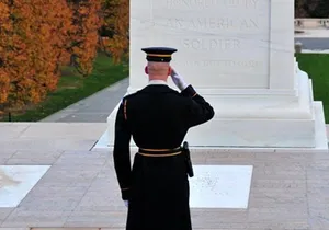 Highlights of DC Bus Tour with 10+ Stops, Arlington Cemetery Walk