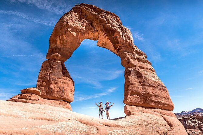 Full Day Arches Overland 4x4 with Delicate Arch Hike