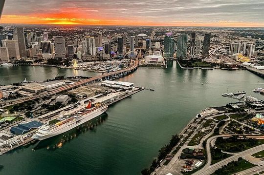 Miami Downtown Airplane Tour with Free drinks