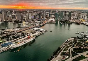 Miami Downtown Airplane Tour with Free drinks