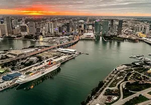 Miami Downtown Airplane Tour with Free drinks