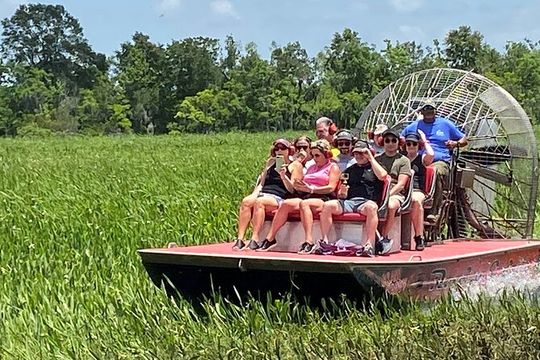 Small Airboat and Oak Alley Plantation Tour from New Orleans
