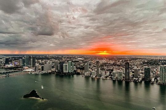 Miami Beach: Romantic Sunset Private Airplane Tour with Champagne