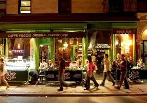 2-Hour Spanish Nightlife Guided Walking Tour of Greenwich Village