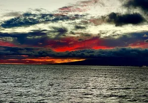 Honolulu Sunset Dinner Cruise with Friday Fireworks Show