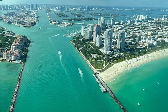 Miami Beach: Private South Beach Airplane Tour with drinks