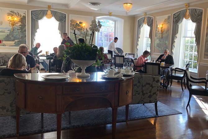 Private Colonial Williamsburg Breakfast - Exploring Before and After Restoration
