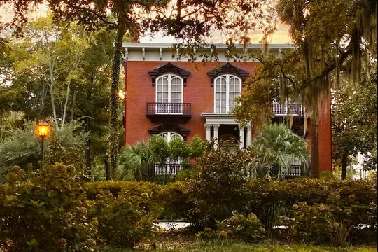 Savannah Historic District Tour by The Wandering Historians