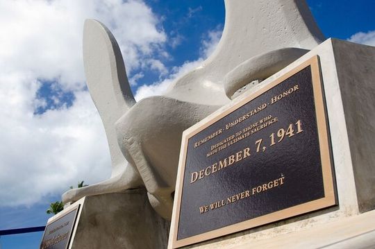 Pearl Harbor Early Access + USS Arizona & Historic Honolulu Tour