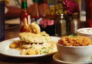 Food Tour of New Orleans Garden District: Group of Nine or Less