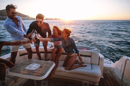 Cabo Arch Sunset Yacht Tour - Dinner & Drinks — Up to 18 Guests
