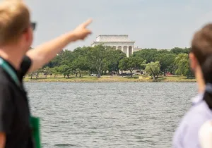 Washington: Potomac River Cruise & Guided Georgetown Walking Tour