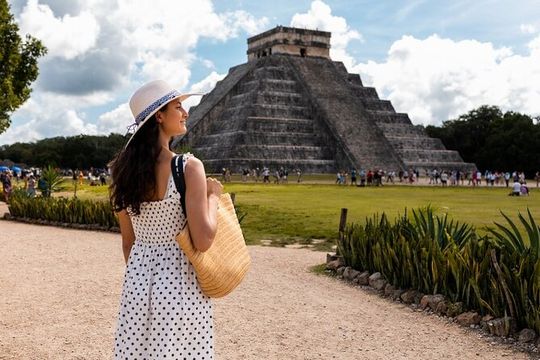 Early morning Chichen Itza Tour: Cenote and Tequila Tasting