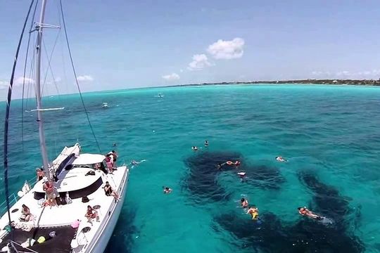 Top Sailing to Isla Mujeres with lunch and open bar from Cancun