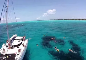 Top Sailing to Isla Mujeres with lunch and open bar from Cancun