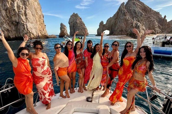 Private Cabo Tour: Arch, Snorkel, Food and Open Bar 1-20 people