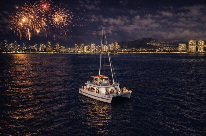 Waikiki Friday Fireworks Boat Cruise from Oahu