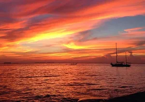 Isla Mujeres Sunset Cruise and Tour from Cancun