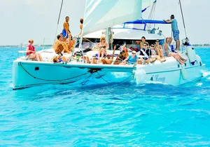 Catamaran to Isla Mujeres Snorkeling Tour with Open Bar and Lunch