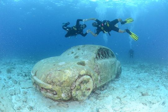 Scuba Diving Under Water Museum and Reef for beginners