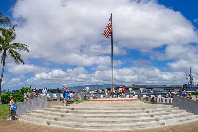 Deluxe Pearl Harbor, Arizona Memorial, and Visitor Center Tour