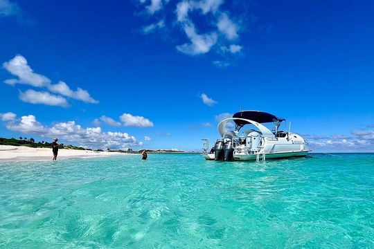 Semi Submersive Glass Bottom Boat Eco Tour in Paradise Island Bahamas