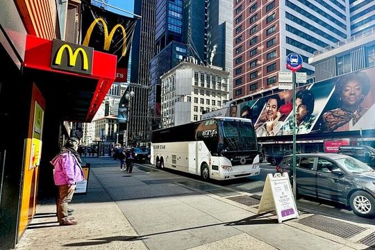 Woodbury Common Premium Outlets Shopping Tour from Midtown