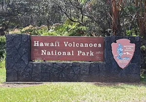 Hilo-6 Hour Private Tour-Volcanoes NP, Rainbow Falls and more.