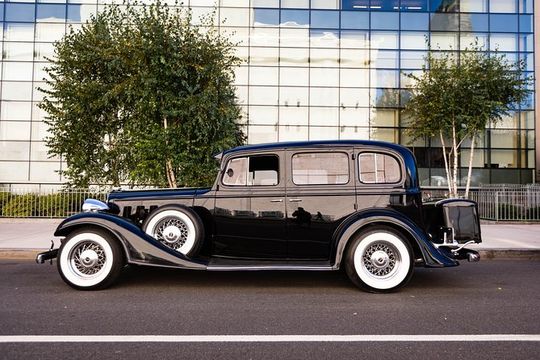 New York City Private Vintage Car Tour and Wine Tasting