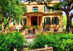 Behind the Plaques - 2 Hour Historical Walking Tour in Savannah