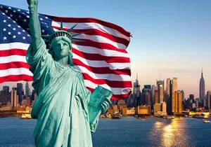 Statue of Liberty and Ellis Island by Ferry with Private Guide